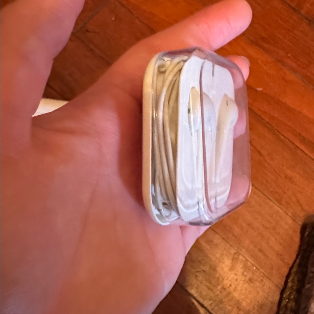 White Wired Earbuds with Adapter from Apple - Picture 3 of 5